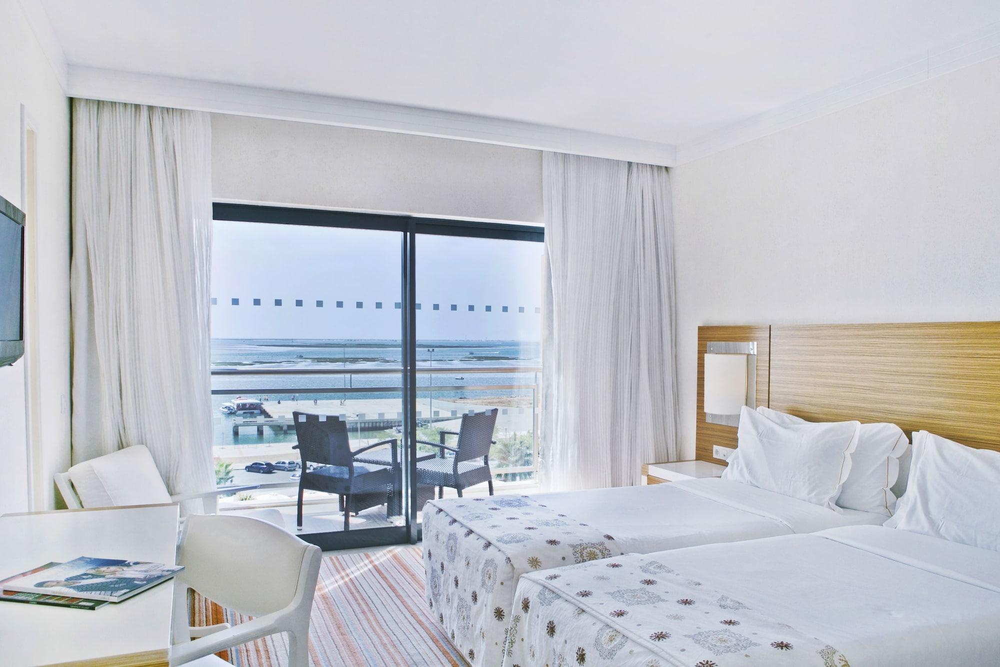 Real Marina Hotel & Spa Olhão Dış mekan fotoğraf A room at the hotel