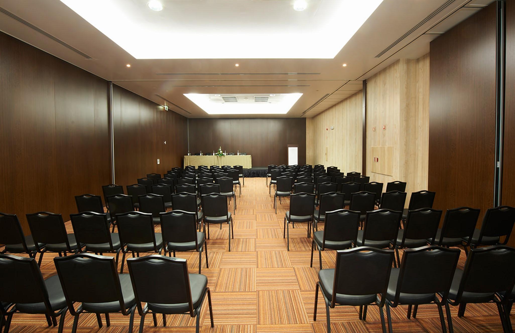Real Marina Hotel & Spa Olhão Dış mekan fotoğraf A conference room at the hotel