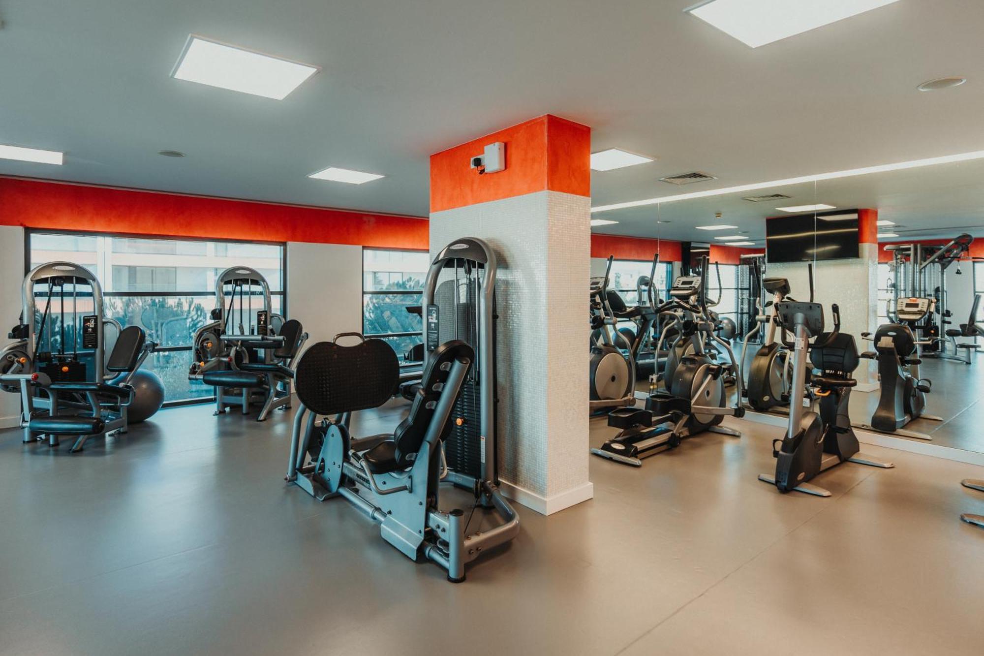 Real Marina Hotel & Spa Olhão Dış mekan fotoğraf The gym at the University of Roehampton