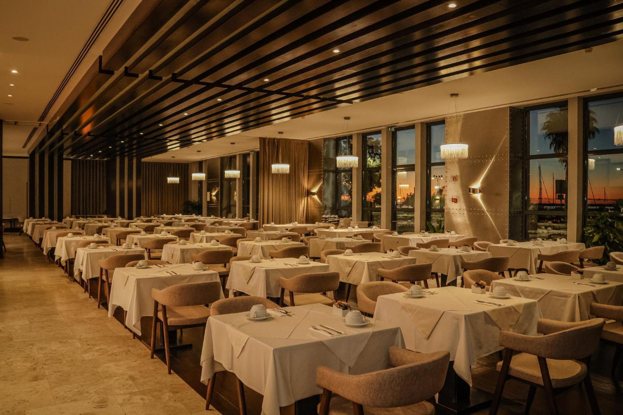 Real Marina Hotel & Spa Olhão Dış mekan fotoğraf The restaurant