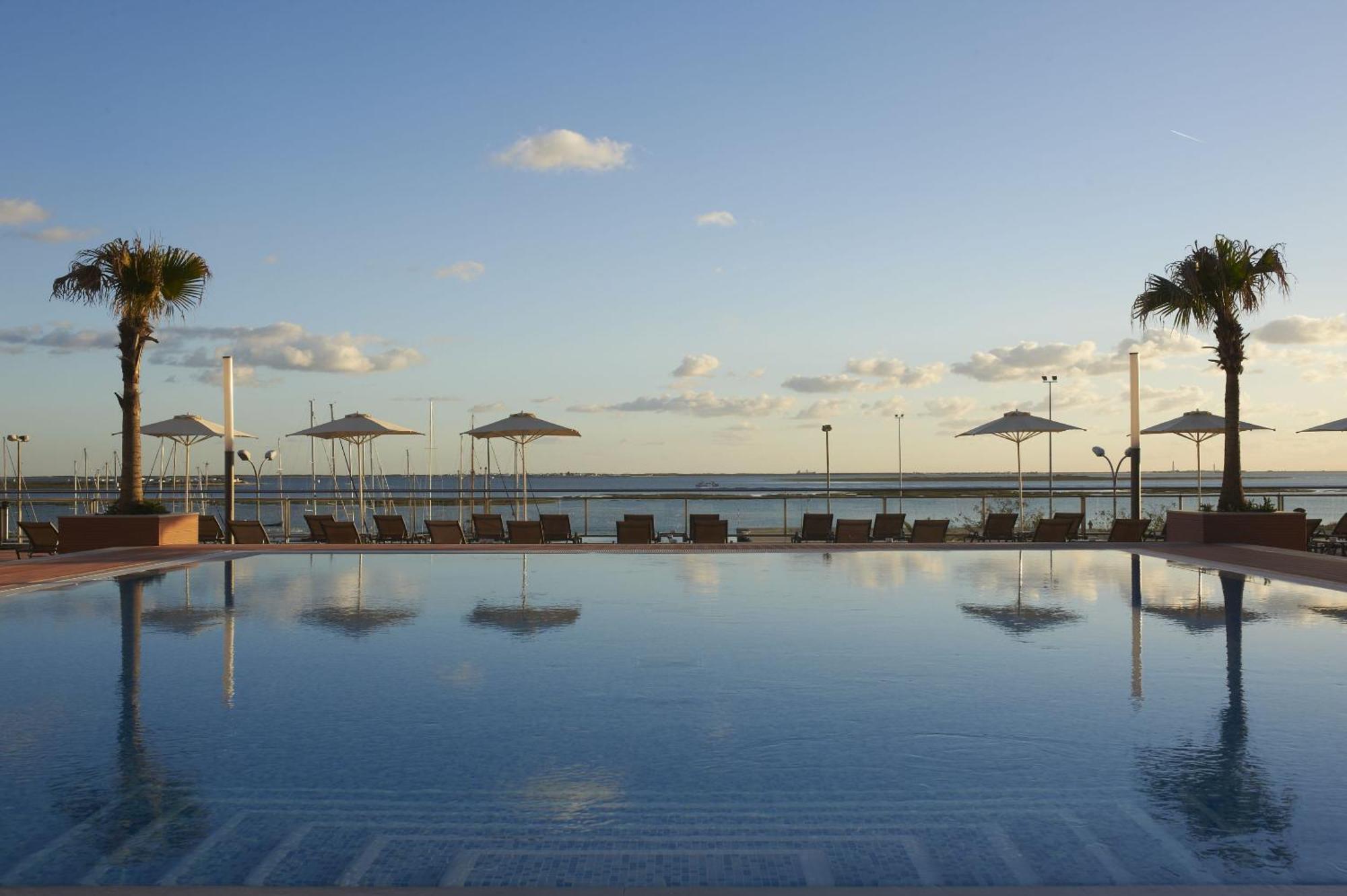 Real Marina Hotel & Spa Olhão Dış mekan fotoğraf View of the pool at the hotel